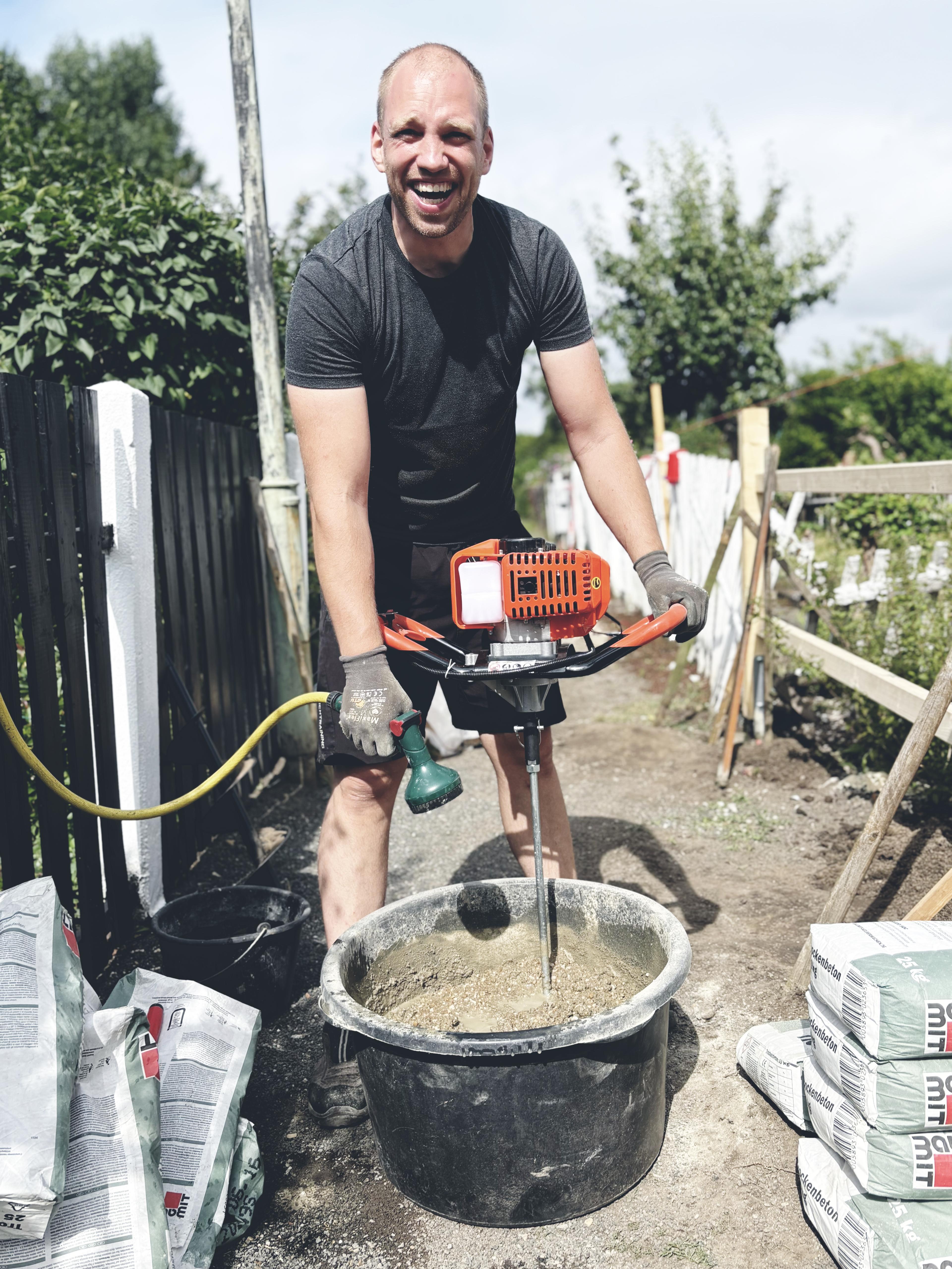 Beton für Zaunfundamente anmischen